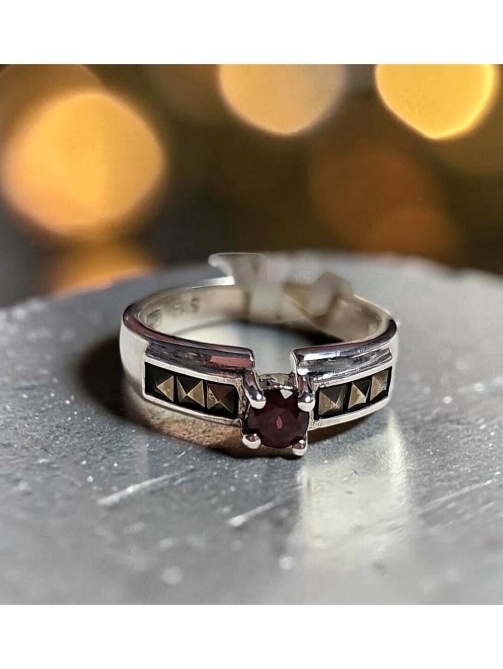 925 Sterling Silver FAS Garnet Ring • Pyramid Accents • Size 7